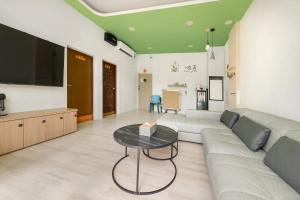 TV a/nebo společenská místnost v ubytování Bo Ya Homestay