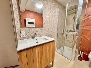 a bathroom with a sink and a shower at Le Bohème, Très bel Appartement près de Rennes in Noyal-sur-Vilaine +16 photos