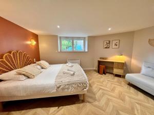 a bedroom with a bed and a chair in it at Le Bohème, Très bel Appartement près de Rennes in Noyal-sur-Vilaine