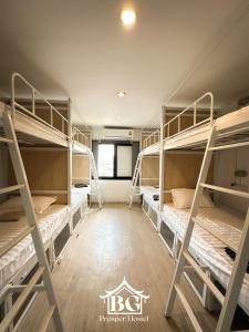 En eller flere senge i et værelse på BG prosper Hostel