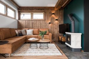 TV/trung tâm giải trí tại Mountain Base - Osada Szeligówka Premium Houses