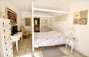 Postel nebo postele na pokoji v ubytování Évasion Provençale : Villa Élégante pour 10 Personnes + 25 fotografií