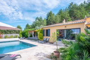 a villa with a swimming pool and a house at Coste in Mollans-sur-Ouvèze