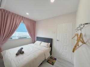 a bedroom with a bed and a window at 69 Comfortainer Homestay in Taiping