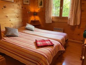 a bedroom with a bed in a log cabin at Mountain Chalet in Beauvezer in Beauvezer