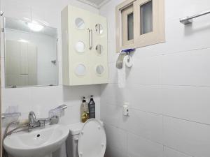 Fotografie z fotogalerie ubytování J 9-minute walk from Nakseongdae Station, quiet neighborhood studio v Soulu