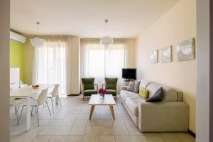 Χώρος καθιστικού στο Trilocale in centro Baveno con giardino