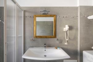 Ένα μπάνιο στο Trilocale in centro Baveno con giardino +13 φωτογραφίες