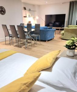 Un televizor și/sau centru de divertisment la Notting Hill Gate Room