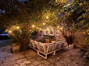 a bench sitting in front of a building with lights at Maison intra muros in Langres