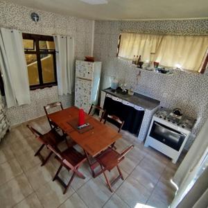a kitchen with a table and chairs and a stove at L&M Housing Apartamentos y casa in Búzios +56 photos