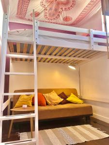 Galeriebild der Unterkunft Buddha Bee - 18 to 35 years old only in Lagos