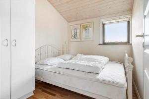Un pat sau paturi într-o cameră la LN1901-Hjorring-Sneppevej-15