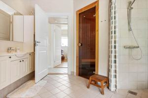 O baie la LN1901-Hjorring-Sneppevej-15 +14 fotografii