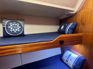 En eller flere senge i et værelse på Yate Rock & Roll