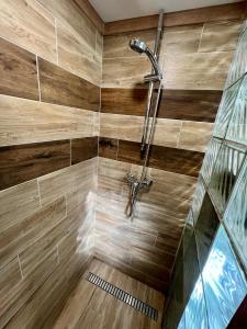 a bathroom with a shower with wooden tiles at Chata v Bučinách in Turnov +13 photos