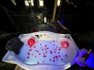 a table with a plate with blood on it at Altopiano Rooms Suite in Foggia