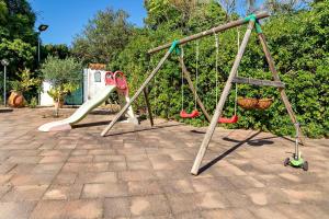 Legeområdet for børn på Sardinia Re - Casale Giovi with Tennis Court + 28 billeder