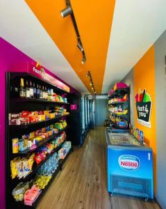 Supermarket nebo jiné obchody v  apartmánu nebo okolí + 21 fotografií