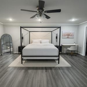 a bedroom with a bed and a ceiling fan at Modern Family Home Sleeps 8 in Dallas