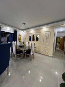 a dining room with a table and chairs at Residencial Juan Emilio 1 in San Felipe de Puerto Plata