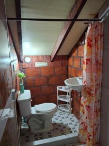 Bilik mandi di Cabaña Solemar