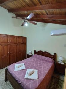 En eller flere senge i et værelse på Departamentos Mary Federacion