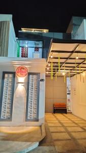 Το κτήριο όπου στεγάζεται  το δωμάτιο σε οικογενειακή κατοικία