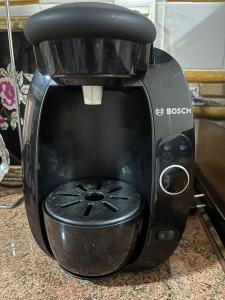 a black blender sitting on top of a counter at Casa Feli in Candeleda