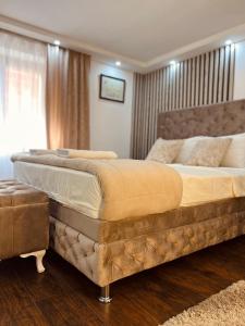 a bedroom with a large bed in a room at Apartman Podroom in Kraljevo