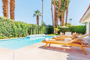 Bazén v ubytování Bright Desert Villa w Pool Jacuzzi &Mountain Views nebo v jeho okolí + 20 fotografií