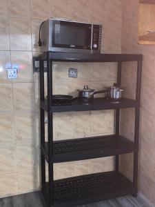 Η κουζίνα ή μικρή κουζίνα στο Jet Apartment Magodo GRA Phase II Shangisha