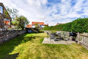 Aed väljaspool majutusasutust The Workers Cottage