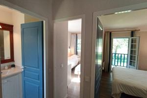 a room with a bedroom with a bed and a bathroom at Bright 50 M For 6 With Balcony And Garden in Moliets-et-Maa
