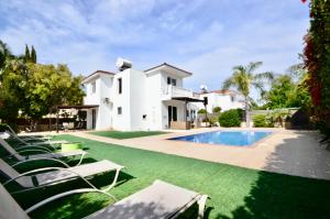 Hồ bơi trong/gần Beautiful 4 Bed Villa in Ayia Napa Nissi beach