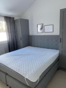 a bedroom with a bed with a white mattress at Sälen Vintergatan 744 Lindvallen in Sälen
