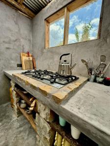 Dapur atau dapur kecil di Stanley's Outpost by Baker & Sons