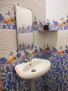 a bathroom with a sink and a mirror at AAK Hills stay villa in Kodaikānāl