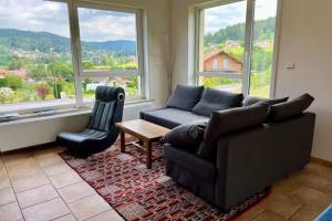 ein Wohnzimmer mit einer Couch und einem Sessel in der Unterkunft A vacation home just for you ! in Xonrupt-Longemer