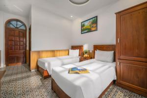 Postel nebo postele na pokoji v ubytování Sala Hoi An Hotel + 58 fotografií