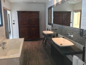 Ένα μπάνιο στο La Colline by Pinarello Villa Services +30 φωτογραφίες