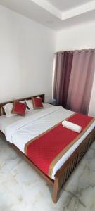 Ένα ή περισσότερα κρεβάτια σε δωμάτιο στο Blue home stay