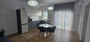 Η κουζίνα ή μικρή κουζίνα στο Sweet Home +28 φωτογραφίες
