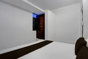 a white bedroom with a bed and a window at SPOT ON RED DIAMOND HOTEL & SWEET RESTAURANT in Phāphāmau +52 photos