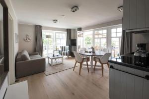 Kuchyň nebo kuchyňský kout v ubytování Lindenhof Landhaus 1 Meertied - Ferienwohnung im Lindenhof + 11 fotografií