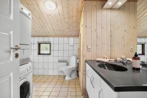 Ένα μπάνιο στο JB126-Fjerritslev-Tyttebaerstien-48 +22 φωτογραφίες