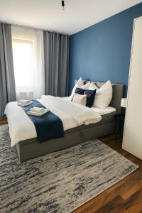 Ένα ή περισσότερα κρεβάτια σε δωμάτιο στο 3 room apartment with balcony City center east