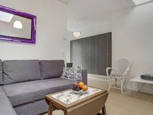 Posezení v ubytování Apartment Delfina - 250m from the sea by Interhome