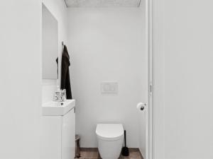 Koupelna v ubytování Holiday Home Donco - 600m from the sea by Interhome