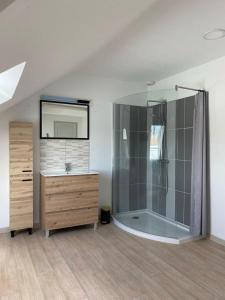 a large bathroom with a shower and a sink at Appartement en Duplex en centre d'Isbergues in Isbergues +13 photos